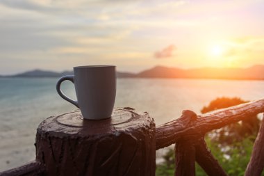 Kahve fincanı ve sutset