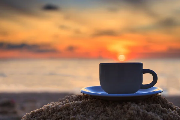 Šálek kávy a západ slunce — Stock fotografie