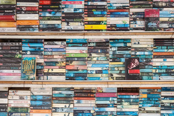 Old book on the shelf for sale at the shop in Phuket Province, Thailand — Stock Photo, Image