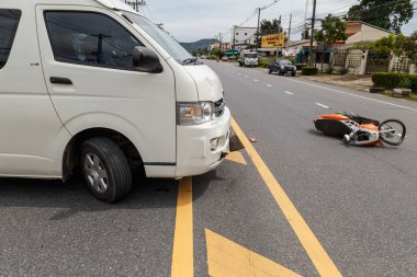 Van ve Motosiklet ile düştü