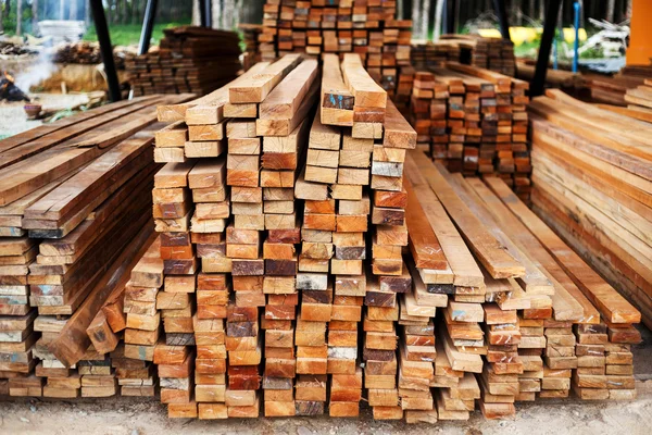 Pile de grumes de bois — Photo