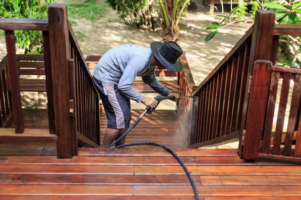 Thai man do a pressure washing on timber — Stock Photo, Image