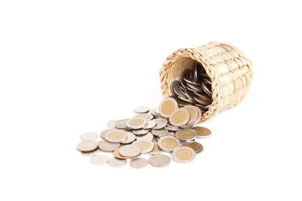 Drewniany kosz ręcznie i stos monet — Zdjęcie stockowe