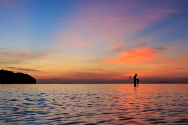 Východ slunce na Railay beach, Krabi, Andamanské moře Thajsko — Stock fotografie