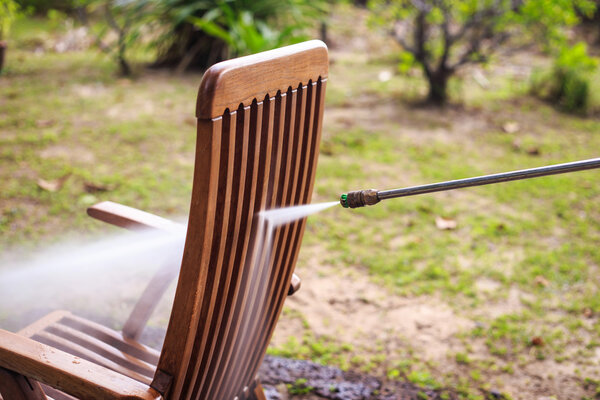 Wooden chair cleaning with high pressure water jet