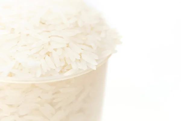 Riz au jasmin thaïlandais dans un seau en plastique — Photo