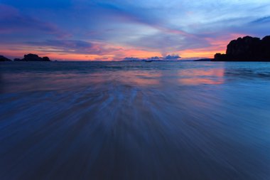 Railay beach, Krabi, Andaman Denizi Tayland gün batımında
