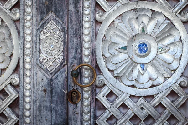 Close up intaglio porta in legno vintage — Foto Stock