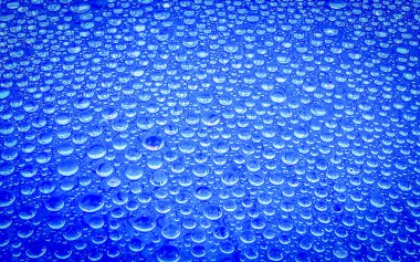 cam zemin üzerine su damlası.