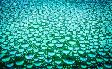 cam zemin üzerine su damlası.