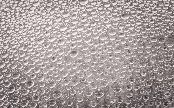 Vattendroppe på glas bakgrund. — Stockfoto
