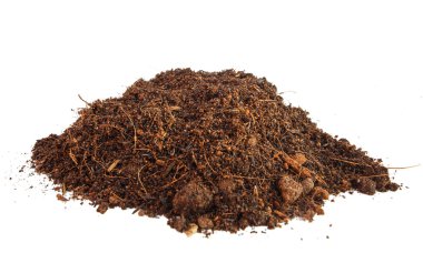 Beyaz arkaplanda izole edilmiş toprak yığını