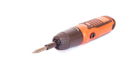 Beyaz bir arka plan üzerinde izole elektrikli tornavida.