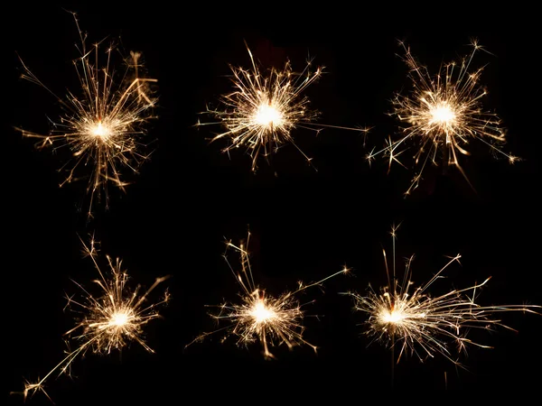 Siyah arka planda yılbaşı maytapları