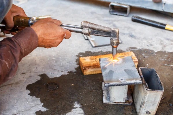 Metal cutting with acetylene torch — Stock Photo, Image