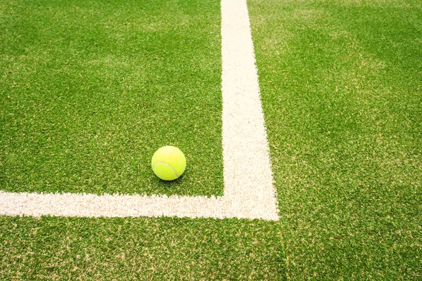 Tennis court with tennis ball — Stock Photo, Image