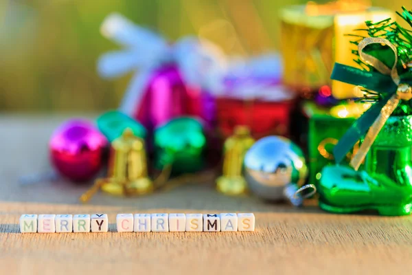 Feliz Navidad escrita en cuentas de letras — Foto de Stock