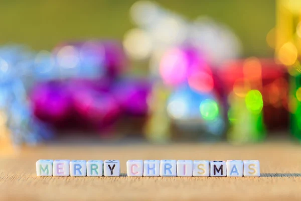 Feliz Navidad escrita en cuentas de letras — Foto de Stock