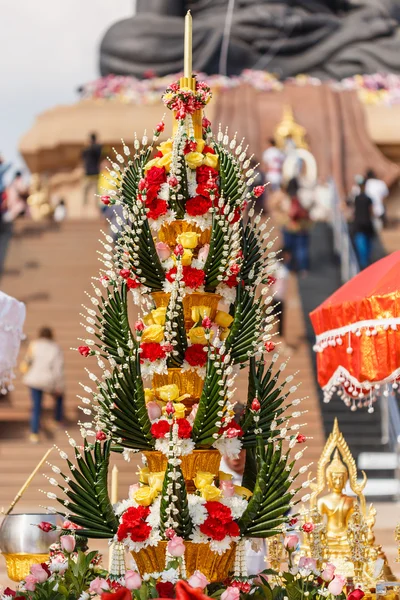 Folha de banana em estilo tailandês decoração de flores para cerimônia de sacrifício budista . — Fotografia de Stock