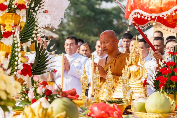 Thai monk chant for ceremony in wat huay mongkhon celebration ceremony for new year — Stock Photo, Image