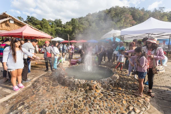 Thai people come to watch at hot springs — Stock Photo, Image