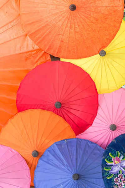 Chiang Mai pazarında renkli şemsiyeler — Stok fotoğraf