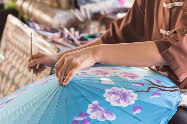 Parapluie avec processus de peinture — Photo