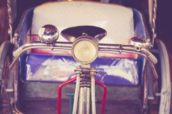 Vintage bicicleta al aire libre — Foto de Stock