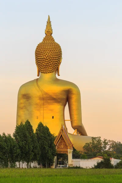 Big golden buddha statue — Stock Photo, Image