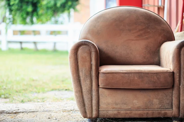 复古棕色扶手椅 — 图库照片