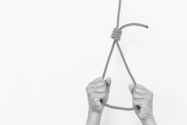 Hände halten Seil — Stockfoto