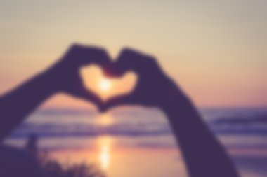 Kalp şeklinde insan eli