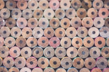 Çizim için renkli kalemler