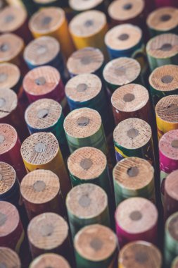 Çizim için renkli kalemler