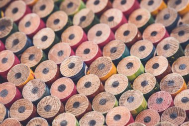 Çizim için renkli kalemler