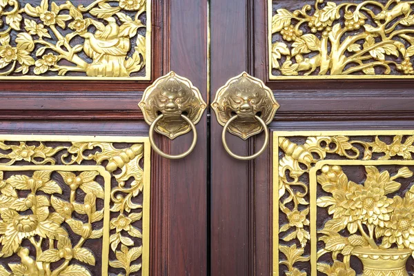 Holztür im chinesischen Stil — Stockfoto