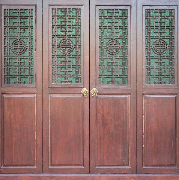Drewniane drzwi w stylu chińskim — Zdjęcie stockowe