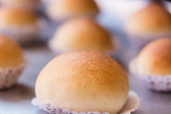 Buns em chapa metálica — Fotografia de Stock