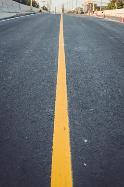 Asfaltová silnice s pruhem — Stock fotografie