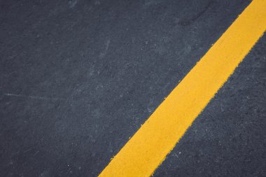 Asfalt yol çizgili