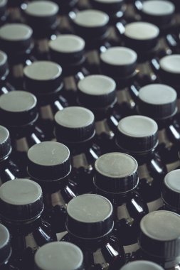 Siyah plastik şişe