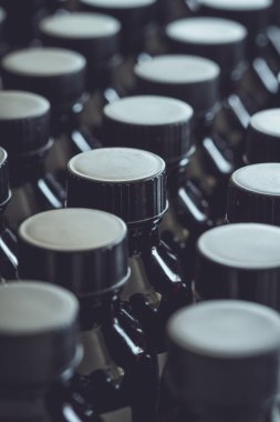 Siyah plastik şişe