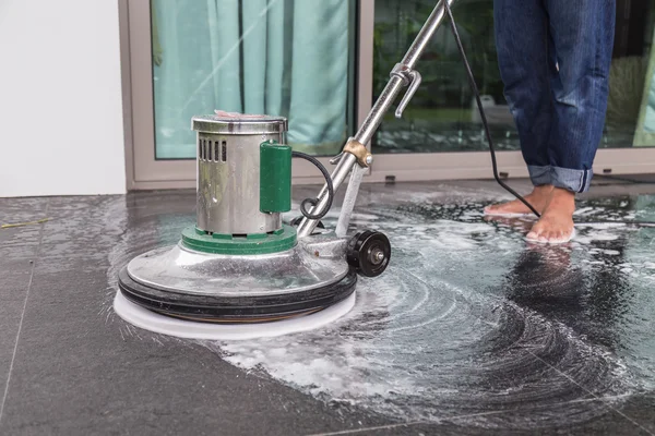 Man cleaning floor — Stock Photo, Image