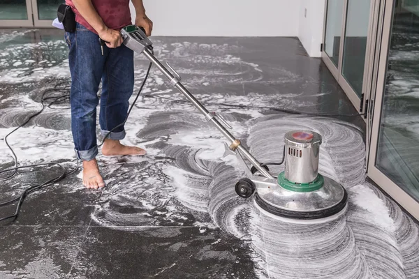 Man cleaning floor — Stock Photo, Image