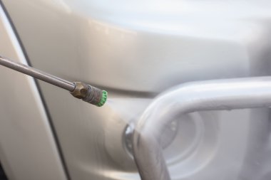 Su jeti ile yıkama araba