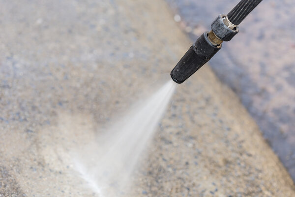 Floor cleaning with water jet