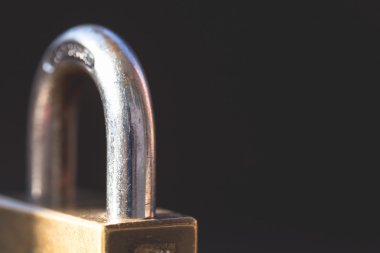 Demir güvenlik kilidi