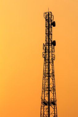 Günbatımı zaman yüksek kule