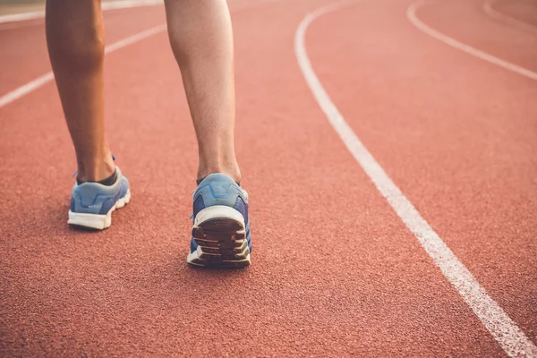 Runner voeten op stadion — Stockfoto