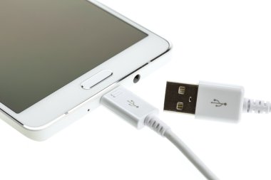 Akıllı telefon bağlanmak şarj cihazı ile